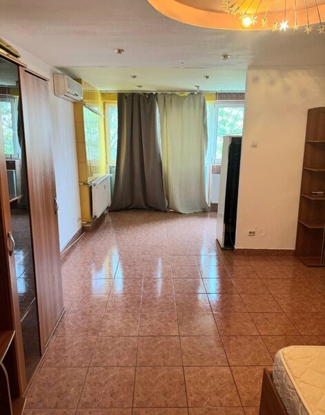 Basarabiei, Piata Muncii,