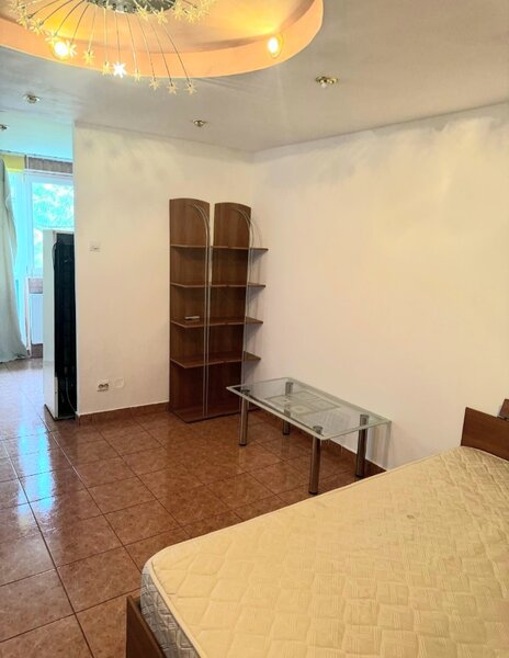 Basarabiei, Piata Muncii,