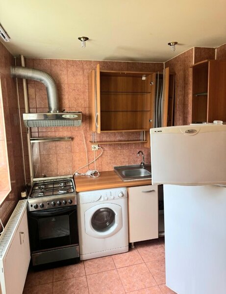 Basarabiei, Piata Muncii,